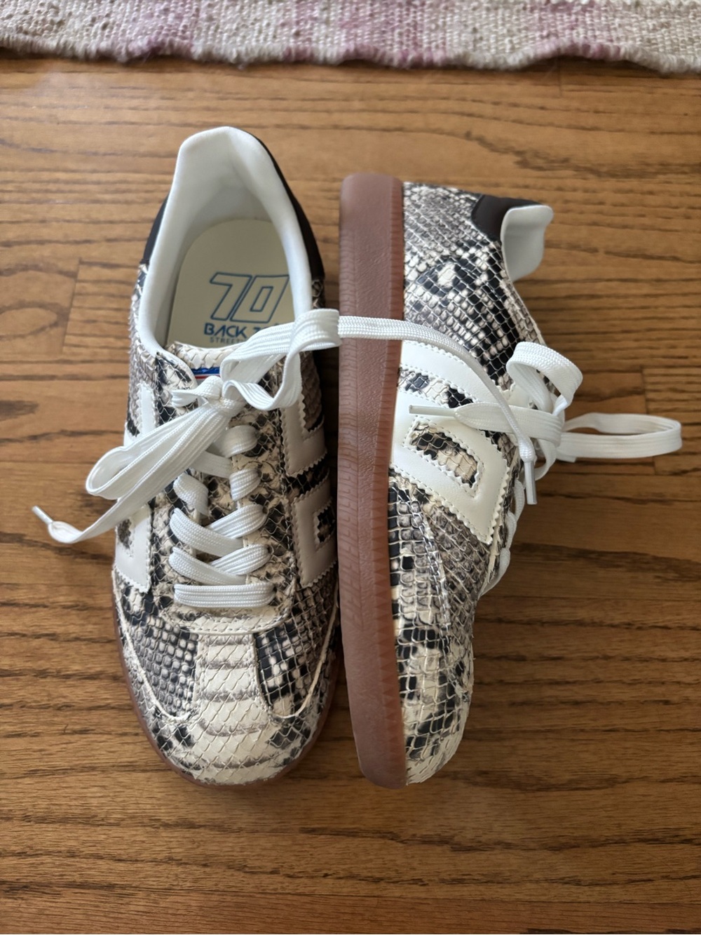 Back 70 women’s sneakers